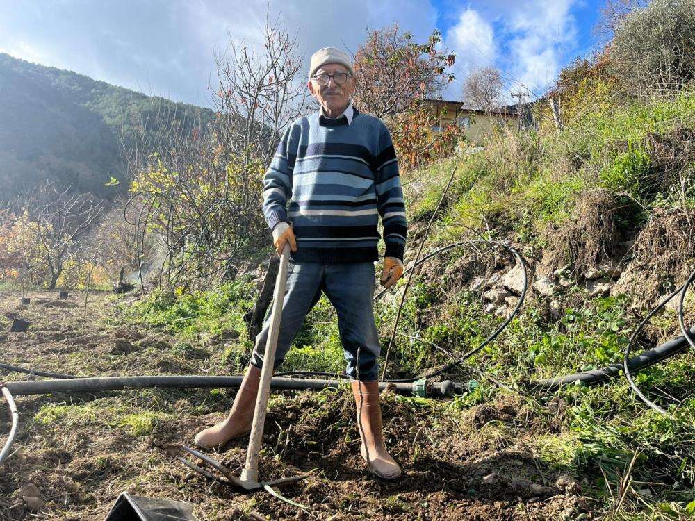 82 yaşındaki emekli mali müşavir, yaptığıyla gençlere de yaşıtlarına da örnek 4